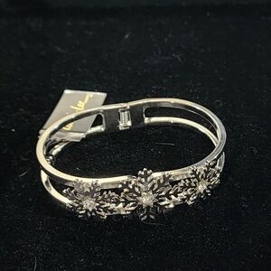 Cookie Lee Elegant Silver Triple Snowflake Bangle Bracelet NWT #25887